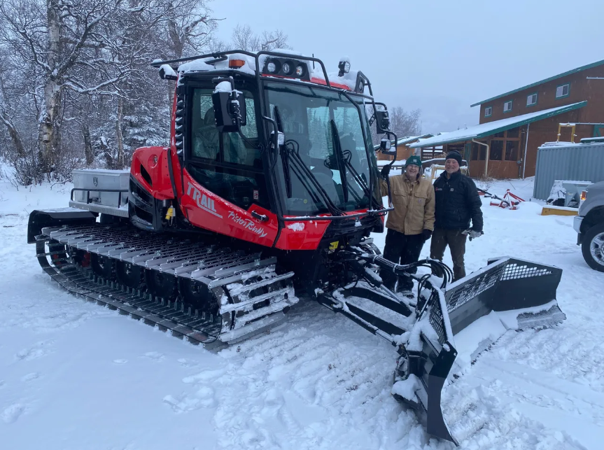 Lake Louise Snowmachine Club: Good Times on Groomed Trails